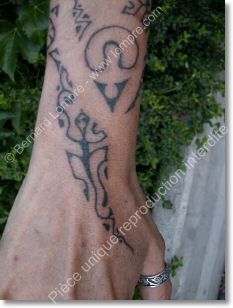 tatouage-main-poignet 